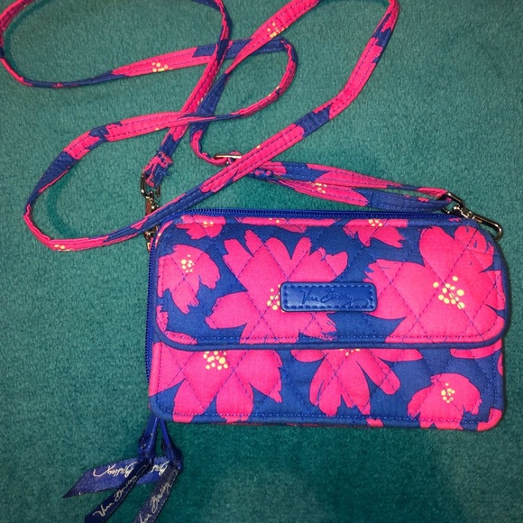 Vera Bradley Handbags - Vera Bradley wristlet/ crossbody!!